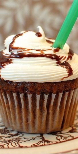 Frappuccino Cupcakes, White Chocolate Buttercream Frosting, Mocha Cupcakes, Mocha Frappuccino, White Chocolate Buttercream, White Chocolate Mocha, Chocolate Mocha, Cupcake Flavors, Köstliche Desserts