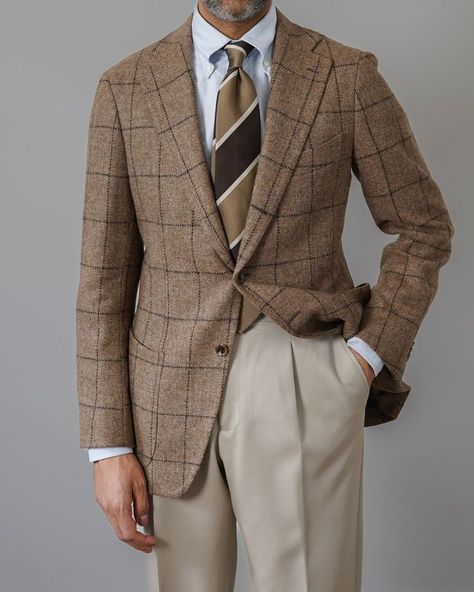 British Fashion Burberry Suit, Older Mens Fashion, Theatre Inspiration, Unstructured Jacket, Stylish Mens Suits, Preppy Mens Fashion, Luxury Ties, Vintage Mens Fashion, Mens Fashion Inspiration