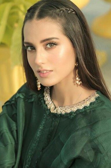 Hairstyles For Kurti For Women Long Hair, Unique Hair Designs, Hairstyles For Gowns, Summer Wedding Hairstyles, Haircare Tips, Hair Challenge, Hair Color Unique, Iqra Aziz, Creative Tutorials