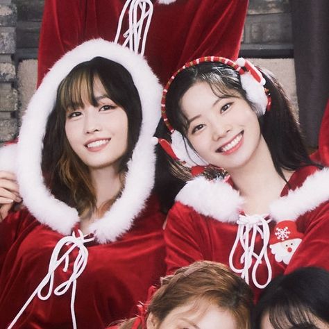 Kpop Christmas, Chaeryeong Itzy, Christmas Icons, Icon Pfp, Kpop Girls, Christmas