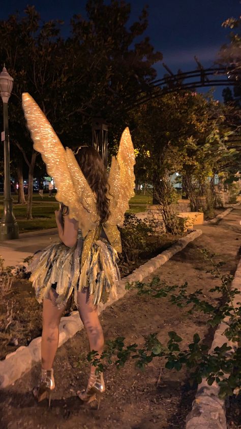 Fairy costume Gold Fairy Halloween Costume, Brown Fairy Costume, Gold Fairy Costume, Golden Fairy Costume, Hot Fairy Costume, Midsummer Nights Dream Aesthetic Outfit, Black Fairy Costume, Kendall Jenner Costume, Fairy Costume Ideas Diy