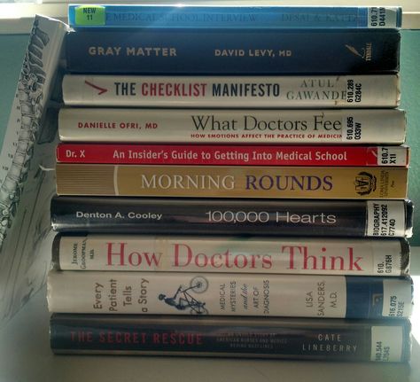 Pre med school reading list Books For Premed Students, Medical Assistant Books, Books Medical Students Should Read, Mbbs 1st Year Books, Books For Med Students, College Pre Med Aesthetic, Doctor Books Medical, Medicine Books Medical School, Med School Inspiration