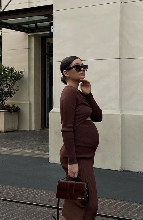 Chic Pregnancy Style, Aesthetic On A Budget, Rich Mom Aesthetic, Pregnacy Fashion, Prego Outfits, Summer Pregnancy Outfits, Rich Mom, Pregnancy Belly Photos, Mom Aesthetic