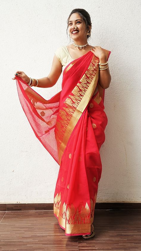 Maharashtrian look is very attractive & beautiful look you will carry ever. Show the grace, with smile ✨ साडी ड्रेस, Sadi Pose Indian Fashion, Sadi Photo, Maharashtrian Look, Bride Photos Poses, Cotton Blouse Design, Bride Photography Poses, Stylish Photo, Saree Poses