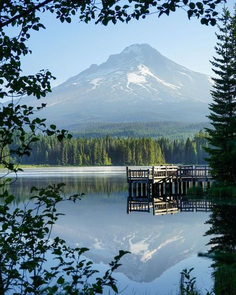 Luke Kelly on Instagram: "Early morning frames at Trillium Lake, Oregon.  On clear, calm mornings, the reflections of Mt. Hood in its waters are unreal.  The first time I went to Trillium, I’d spent all day hiking at Mount Rainier the day before. I drove down I-5 into Oregon after dark, and camped out on the side of a Forest Service Road next to my car. I got up before dawn and walked down to the lakeshore, and it was totally empty. I was blown away by these views; it has to be one of my favorite places in the PNW.  Definitely worth checking out next time you’re out there. . . . . . . #pnw#washington #earthfocus #stayandwander #earthpix #portland #westcoast #liveoutdoors #bestvacations #theoutbound #discoverglobe #mounthood #trilliumlake #oregon #optoutside #rainier #nationalpark #vanlife Mt Hood Oregon, Trillium Lake, Usa Beaches, Earth Pictures, Travel Bucket List Usa, Mt Hood, Vacation Usa, Oregon Usa, Forest Service