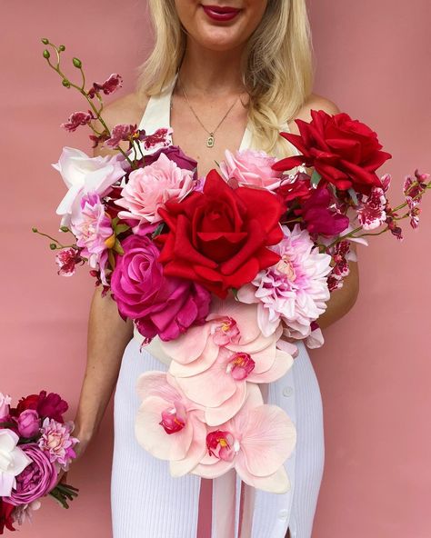 bold pinks + red = a vibe 🌸❤️ . . . #florist #floralart #flowerstagram #flowers #floraldesign #weddinginspo #bouquet #colourfulflowers #beautifulflowers #weddinginspiration #modernbride #weddingflowers #brisbaneflorist #flower #madewithlove #flowerbouquet #blooms #floral #flowerlove #brisbaneweddings #bridalbouquet #weddingflorist #love #weddingflowers #flowersofinstagram #brisbaneweddingflorist #brisbane #explorepage #bold Grinch Wedding, Hot Pink Bouquet, Red Flower Bouquet, Elopement Venues, Couples Dinner, Artificial Wedding Flowers, Wedding Bouquets Pink, Red Bridesmaids, Artificial Flowers Wedding