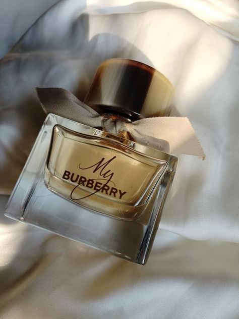 Miss Paty Burberry My Burberry Perfume, Burrbery Parfume, My Burberry Perfume, Burberry Perfume Women, Perfume Content, Perfume Burberry, Silent Luxury, Burberry Weekend, Burberry Fragrance