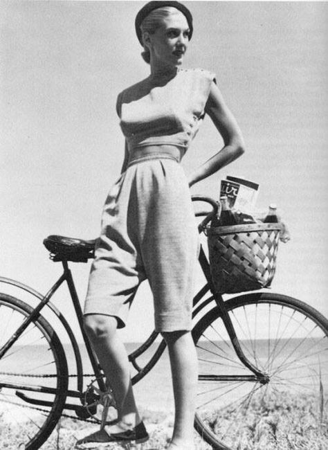 Claire McCardell, 1940. Cycling fashions. The were called "pedal pushers". I had several pairs growing up. Claire Mccardell, Velo Vintage, Fashion 1940s, Mode Chanel, Cycle Chic, Design Moda, I Want To Ride My Bicycle, Look Retro, 40s Fashion