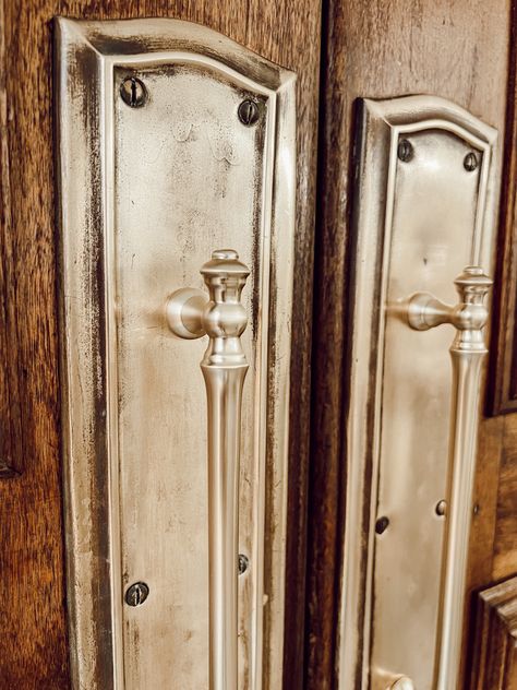 Kitchen Cabinet Handles and Pantry Pulls - Deb and Danelle Pantry Door Handle, Pantry Door Handles, French Style Cabinets, Double Door Handles, Flat Front Cabinets, Unfitted Kitchen, Kitchen Pantry Doors, Gold Cabinet Handles, Deco Kitchen