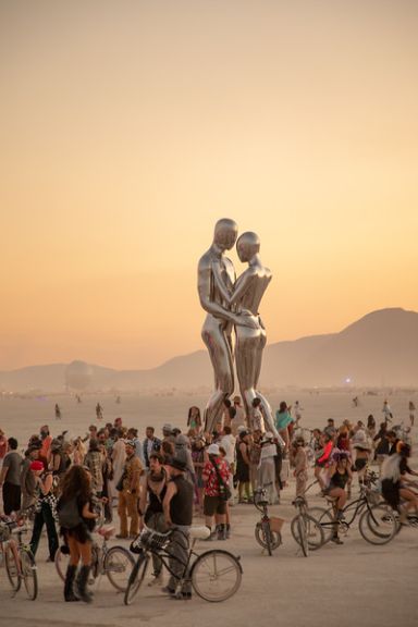 Burning Man Art Installation, Burning Man Aesthetic, Burning Man People, Burning Man Sculpture, Burning Man Images, The Burning Man Festival, Music Festival Aesthetic, Africa Burn, Fyre Festival