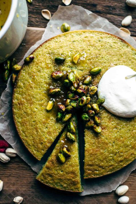 Pistachio Cake Recipe From Scratch, Easy Pistachio Cake, Pistachio Cake Recipe, Cake Recipe From Scratch, حلويات عربية, Beaux Desserts, Pistachio Recipes, Pistachio Cake, Leftover Cake