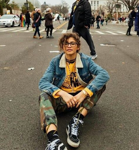 A l y a n n a Look Hip Hop, Mode Zendaya, Estilo Zendaya, Boyish Style, Zendaya Style, Fashion 90s, Gorgeous Outfits, Zendaya Coleman, Tomboy Outfits