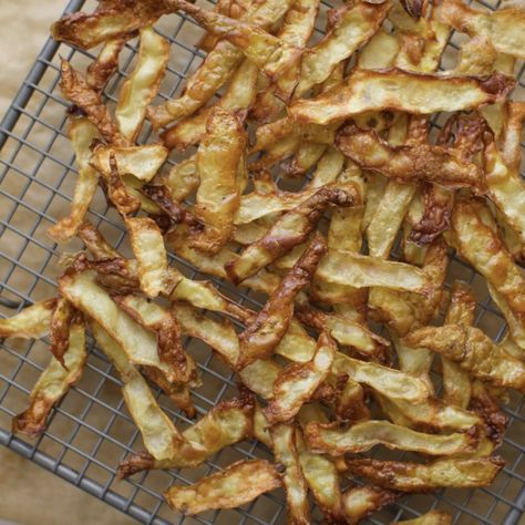 Healthy Potato Skins, Potato Skin Bites, Crispy Potato Skins, Potato Chip Flavors, Potato Chip Recipes, Healthy Potatoes, Raw Potato, Potato Skin, Potato Bites