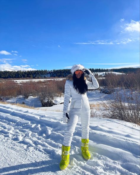 #snowmobile #skiingoutfit #breckenridge #blackgirlfashion Womens Snowmobile Outfits, Snowgear Outfit, Snowmobiling Outfit, Snowmobile Outfit Woman, Snowmobile Outfit, Snowmobiling Girl, Ski Outfits, Ski Bunny, Ski Bunnies