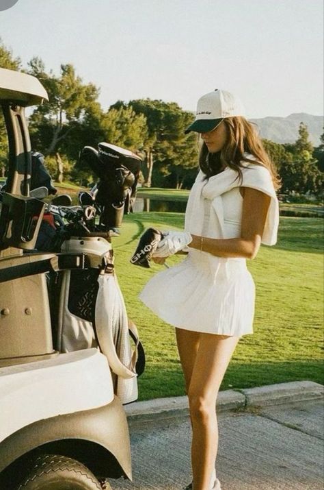 Golf Cart Girl Aesthetic, Womens Golf Photoshoot, Vintage Golf Outfit Woman, Golf Country Club Aesthetic, Country Club Girl Outfits, Girly Golf Outfits, Golf Picture Poses, Old Money Country Club Aesthetic, Golf Fashion Editorial