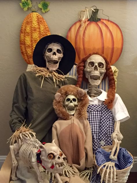 Wizard Of Oz Halloween, Halloween Decorations Outdoor Porch, Best Diy Halloween Costumes, Halloween Skeleton Decorations, Halloween Outside, Halloween Spooktacular, Halloween Crafts Decorations, Halloween Yard Decorations, Scary Halloween Decorations