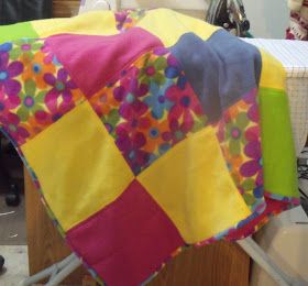 Fleece Projects Blankets, Fleece Ideas, Fleece Sewing, Fleece Blanket Diy, Fleece Sewing Projects, Sew Blanket, Charity Sewing, Fleece Projects, No Sew Fleece Blanket