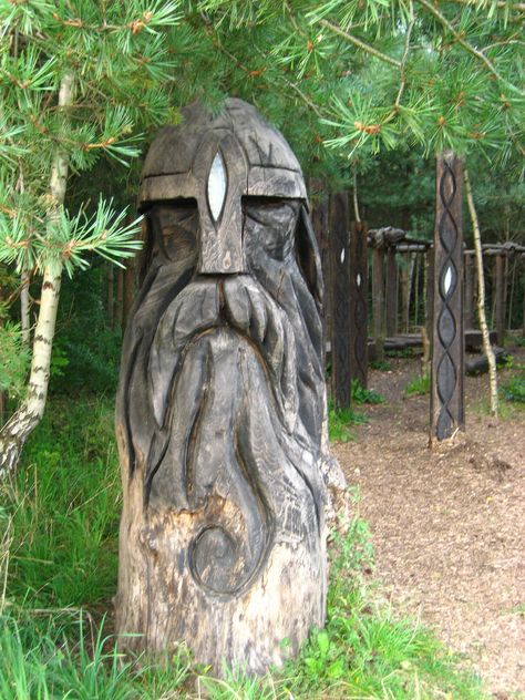 Art Sculpture En Bois, Tre Kunst, Art Viking, Wood Carving Faces, Tiki Statues, Wooden Carving, Tree Faces, Wood Spirit, Dremel Wood Carving