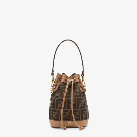 Mon Tresor Fendi Mon Tresor Bag, Fendi Bag Outfit, Fendi Belt Bag, Fendi Logo Design, Fendi Store, Logo Shapes, Fendi Wallet On Chain, Fendi Handbag, It Bag