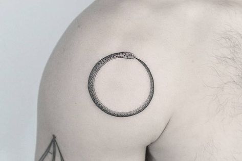 August Ideas, Ouroboros Tattoo, Tattoo Minimal, Tattoo Aesthetic, Tattoo Minimalist, Piercing Tattoo, Perfect Skin, Drawing Artwork, Inspirational Tattoos