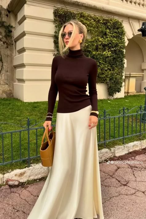 Long Silk Skirt Outfit, Western Skirt Outfits, Elegant Modest Outfits, Long Skirt Fits, Slip Outfit, Brown Skirt Outfit, Personal Color Palette, Silk Skirt Outfit, Long Silk Skirt