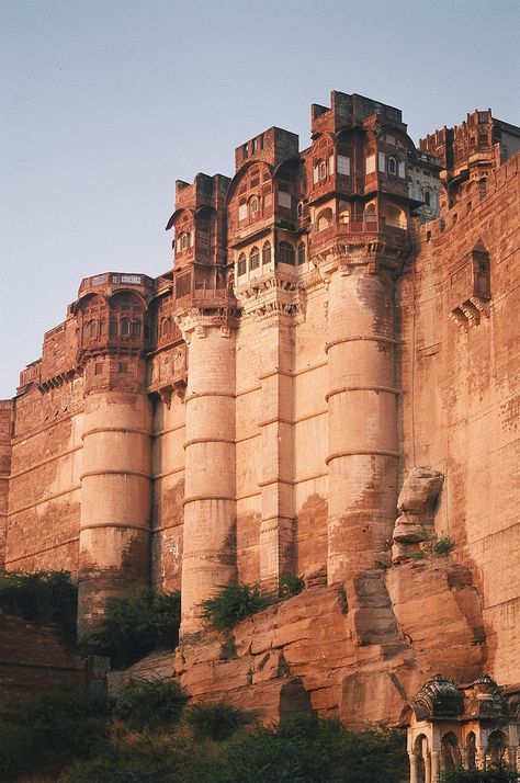 Rajasthani Fort, Rajgad Fort, Rajasthan Fort, Mehrangarh Fort Jodhpur, Forts Of Maharashtra, Jodhpur Rajasthan, Mehrangarh Fort, India Historical Place, Navi A Vela