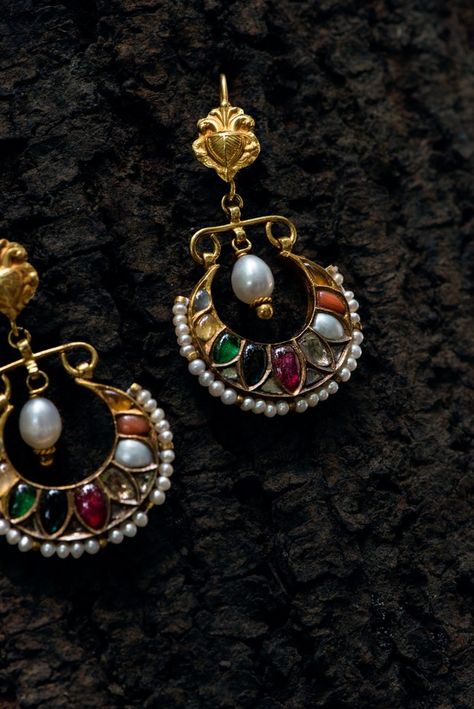 Amrapali Jewellery, Dainty Gold Earrings, South Indian Jewellery, Gold Jewellery Design Necklaces, Jewelry Design Necklace, Stone Gold, Gold Jewellery Design, Gold Jewelry Fashion, Indian Jewellery