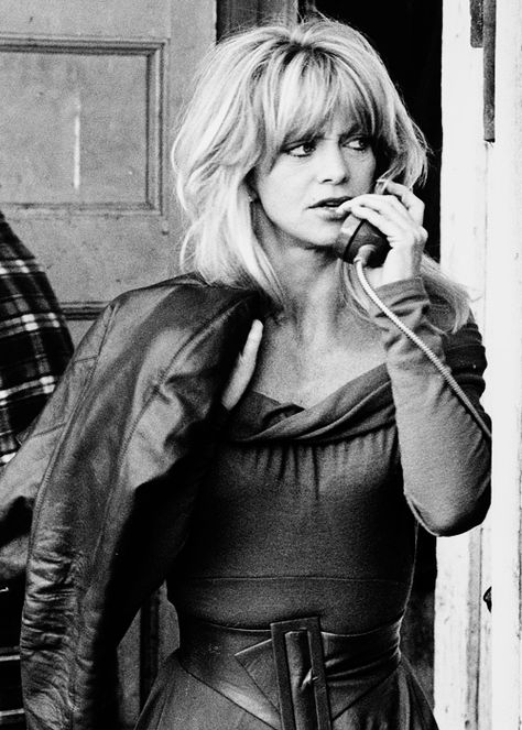 Goldie Hawn in Bird on a Wire (1990) Goldie Hawn Hair Bangs, Goldie Hawn Hair 80s, Goldie Hawn Hairstyles, Goldie Hawn Short Hair, Young Goldie Hawn, Goldie Hawn Bangs, Goldie Hawn Haircut, Goldie Hawn Hair 70s, Goldie Hawn 70s