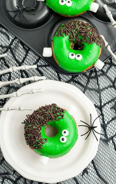 I love these Frankenstein apple cider Halloween donuts. They’re impossibly cute and Halloween donut decorating is fun! Baked apple cider donuts boast plenty of fantastic fall flavour in every bite. Everyone will ADORE this spooky baked Halloween donut that looks like a Frankenstein monster. So whether you want to make this spooky baked Halloween donut recipe as it is, or tweak the ingredients or icing, you are definitely going to have fun making them! #halloween #donut #spooky #frankenstein Fall Donuts, Donut Decorating Ideas, Donut Calories, Halloween Ice Cream, Apple Cider Donuts Baked, Halloween Donuts, Spooky Halloween Treats, Halloween Food Desserts, Frankenstein Monster