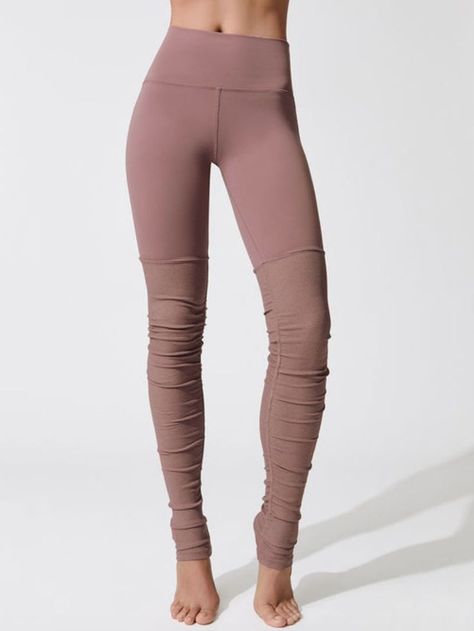 30 Pairs of Leggings You’ll Totally Want to Wear Outside the Gym Yoga Style Outfits, Mode Des Leggings, Yoga Ashtanga, Leggings Mode, High Waist Sports Leggings, Buy Leggings, Crop Top And Leggings, Outfit Yoga, Yoga Journal