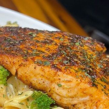 Messy Eats on Instagram: "Blackened Salmon Pasta w/ a Creamy Cajun White Sauce 🫠 I don’t care WHAT y’all got to say, I’m never letting up on Salmon it’s just too good! Was in the mood for something Blackened so you know how we do.🤌🏽 I’m feeling generous, y’all want the recipe or what?" Blackened Salmon Pasta, Blackened Salmon, Salmon Pasta, White Sauce, Interesting Food, Interesting Food Recipes, Salmon Recipes, In The Mood, Creamy White