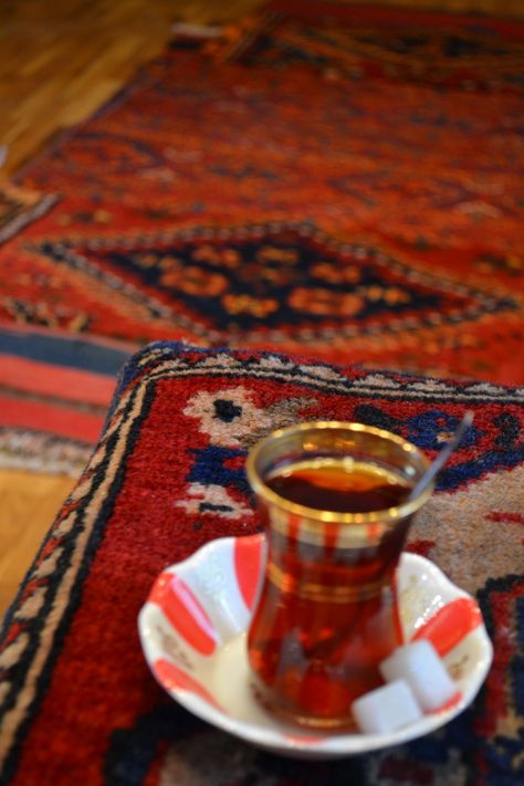 . Turkish Apple Tea, Middle Eastern Decor, Persian Tea, Apple Tea, Ivy House, Turkish Tea, House Photo, Persian Culture, Persian Food