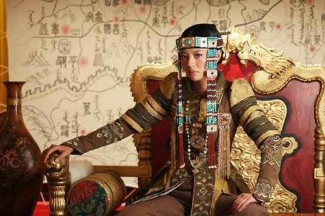 Mongolian princess Mongolian Clothing, Eurasian Steppe, Kublai Khan, Robot Parts, We Are The World, Warrior Princess, Historical Costume, World Cultures, Mongolia