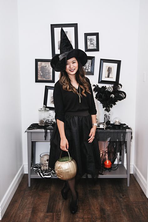 5 easy and stylish Halloween costumes made from things you already own + a few accessories. Easy Witch Costume Women, Easy Witch Costume, Witch Costume Women, Stylish Halloween Costumes, Ghost Halloween Costume, Pumpkin Halloween Costume, Classy Halloween, Halloween Costumes For Women, Plus Size Costume