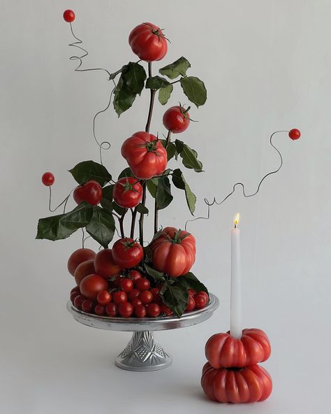 goshá | Botanical Arts 🍅 #GOSHÁ #GOSHÁFLOWERS | Instagram Fruit Installation Art, Halloween Floral Installation, Tomato Party, Experimental Flower Arrangement, Sculptural Flower Arrangement, Minimalistic Photography, Red Floral Installation, Christmas Nyc, Unique Floral Arrangements