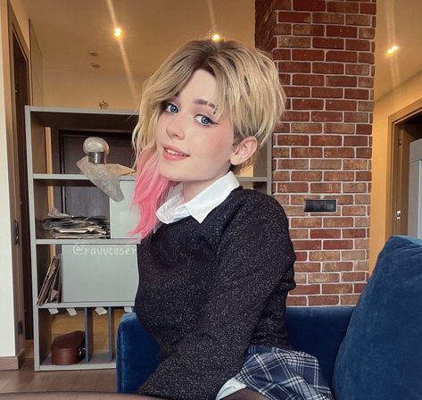 Spider Gwen Haircut Real Life, Spider Gwen Haircut, Spider Gwen Hair, Gwen Haircut, Gwen Stacy Haircut, Gwen Stacy Cosplay, Spider Gwen Cosplay, Awesome Cosplay, Spectacular Spider Man