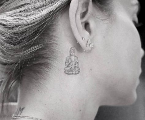 Buddha tattoo behind the right ear. Buddhist Symbol Tattoos, Buddha Tattoo Sleeve, Buda Tattoo, Tattoo Fairy, Hindu Tattoos, Behind Ear Tattoos, Tato Minimal, Buddhist Tattoo, Buddha Tattoo Design