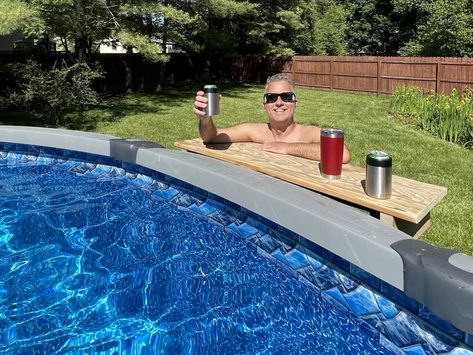 How to Make a Swim-Up Bar For Your Pool With Scraps of Wood Above Ground Bar Ideas, Above Ground Pool Swim Up Bar Ideas, Diy Above Ground Pool Side Table, Diy Swim Up Bar Above Ground Pool, Above Ground Pool Shelf Diy, Diy Pool Stool, Pool Shelf Ideas Above Ground, Above Ground Pool Shelf, Above Ground Pool Side Bar