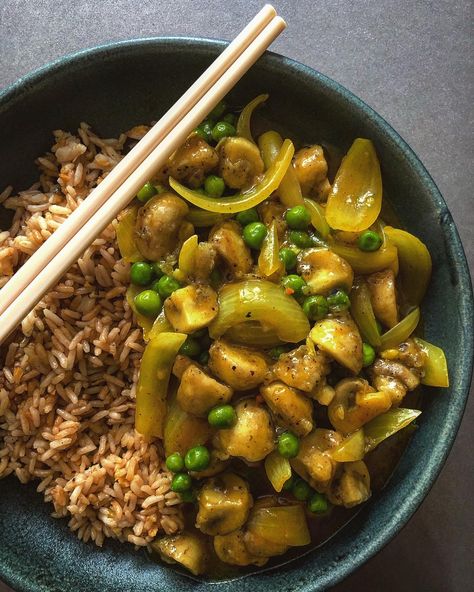 Chinese Curry Recipe, Chinese Curry, Chinese Mushrooms, Mushroom Curry, Vegan Chinese, Chinese Spices, Chinese Takeaway, Veggie Dinner, Mushroom Chicken