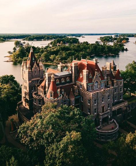 Heartslabyul Dorm, Heart Island, Island Castle, Private Mansion, Painting Studies, Victorian Castle, Castle House Design, Boldt Castle, Castle Project