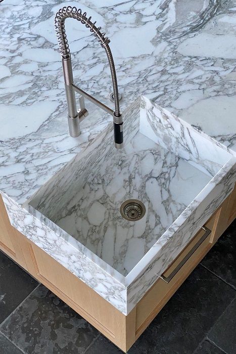 Choosing a kitchen sink material - Glenna Stone Interior Design Dining Room Sink Design, Integrated Quartz Sink, Kitchen Sink Quartz, Kitchen Sinks In Island, Quartzite Sink, Kitchen Stone Sink, Latest Kitchen Sink Design, Quartz Sink Kitchen, Ceramic Sink Kitchen