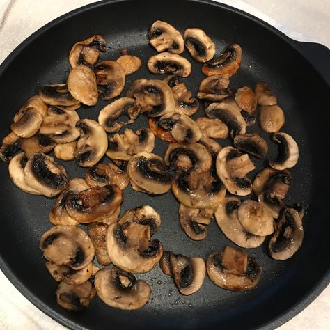 Can You Freeze Mushrooms? Yes, You Can - Food Storage Moms How To Freeze Mushrooms, Can You Freeze Mushrooms, Freezing Mushrooms, Freezer Hacks, Freezing Fruit, Mushroom Recipes Healthy, Savory Sides, Canning Ideas, Freezer Recipes