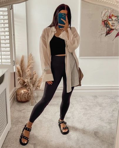 Black Leggings And Sandals Outfit, Leggings And Sandals Outfit, Dad Sandals Outfit, Dad Sandals, Look Legging, Alt Outfits, Outfit Mujer, Sandals Outfit, Spring 2024