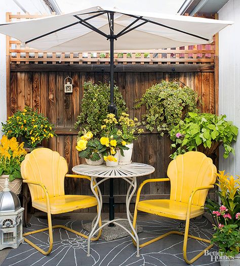 Retro metal outdoor chairs are making a major comeback! Get this updated look with bright-colored paint: http://www.bhg.com/home-improvement/porch/outdoor-rooms/vintage-outdoor-living-ideas/?socsrc=bhgpin040215 Metal Lawn Chairs, Deck Table, Cozy Patio, Small Deck, Have Inspiration, Patio Spaces, Budget Backyard, Backyard Projects, Small Patio