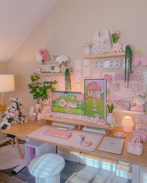 ♡ ♡ ♡ cozy room•Soft girl•Girly•Pink•reel•Pink girl•Pinterest•Girly girl aesthetic•Clean aesthetic•Girly Setup•pc setup• cozy desk space•cozy space•desk setup•girly•all pink•That girl•Soft girl•coquette•setup essentials•Aesthetic•Girly things• ♡ ♡ ♡ 🌸🫶🏻🍃 #deskspace #gamingsetup #desksetup #pcsetup #pcgaming #cozysetup #setup #cleansetup  #cutegamingsetup #aestheticdesk #deskinspo #officedecor #cozydesksetup #cozyaesthetic #cutesetup #cozyvibes #deskgram #setupgamer #cozydesksetup  #desktop #gaminggirlsetup #cuteaesthetic #girlsetups #softgirlaesthetics #ａｅｓｔｈｅｔｉｃ #aesthetic 🎀 Pink Pc Aesthetic, Pink Content Creator Aesthetic, Girly Gamer Aesthetic, Pink Gamer Setup, Girly Setup, Cute Cottage Interior, Cozy Desk Space, Pink Pc Setup, Cute Desk Setup