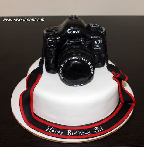 Photography Theme Cake, Camera Theme Cake, Moist Chocolate Chip Cake, Cake Camera, Camera Cake, Sculpted Cake, Camera Cakes, 25th Birthday Parties, Man Cake