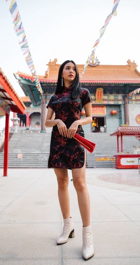 Cheongsam Outfit Ideas, Chinese Dress Modern Casual, China Dress Modern, Chinese Outfits Modern, Cny Outfit, Lunar New Year Outfit, Chinese Dress Modern, Chinese New Year Outfit, Party Dress Codes