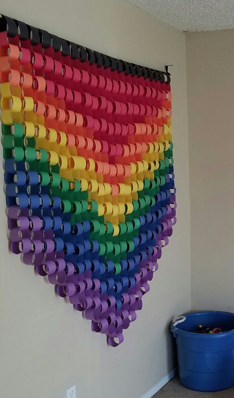 Paper Chain Rainbow wall hanging made from construction paper, original design Construction Paper Art, Construction Paper Flowers, Aktiviti Tadika, Paper Wall Decor, Construction Paper Crafts, Paper Chain, Rainbow Wall Hanging, Paper Chains, Rainbow Paper