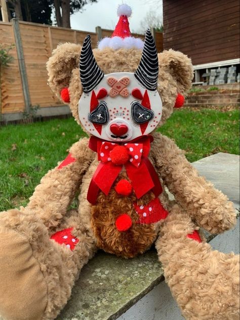 Clown Clay Face Bear, Customized Stuffed Animals, Clay Teddy Bear Face, Stuffed Animal With Clay Face, Clay Face Plushies Clown, Antibear Aesthetic, Clay Faced Bear, Grunge Plushies, Anti Bear Clay