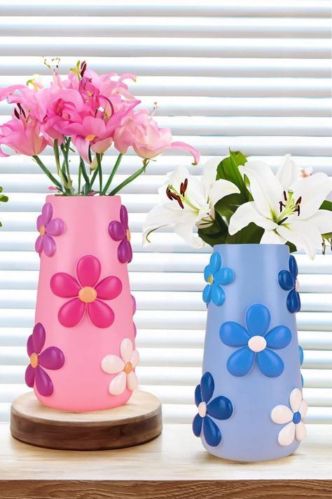 vase Upcycled Flower Vase, Vase Decorations Ideas, Ceramic Vase Ideas, Cute Room Decor Aesthetic, Cool Vase, Vase Cute, Funky Vases, Coil Pot, Flower Vase Design